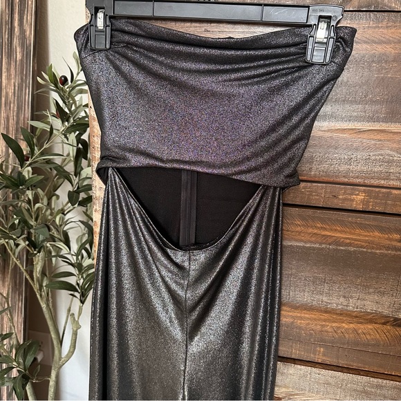 h:ours Shine Jumpsuit in Black - Picture 7 of 10